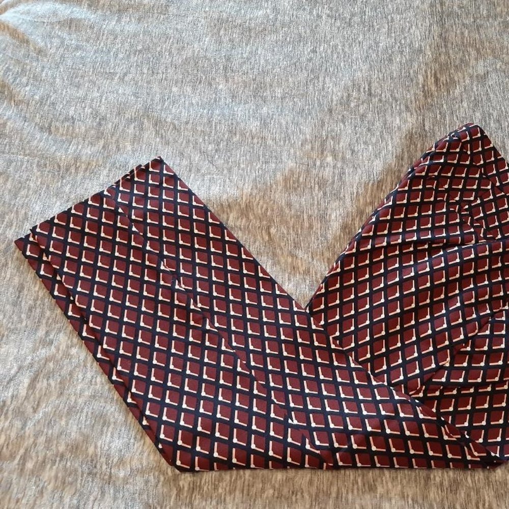 NWOT Burgundy print Devin print pants size 8